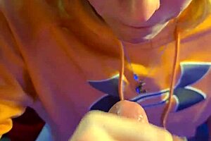 我忍不住这个熟女跪下口交，然后弯腰猛干内射