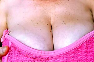 imagine huge tits right in your boss's face leading to a cumshot