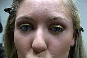 licking pussy of a seductive mom