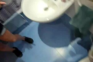 i fucked her in the toilet and she squirted all over