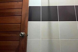 Legjobb barátom, nagy cicis érett szépség szenvedélyesen csókol mielőtt gyorsban