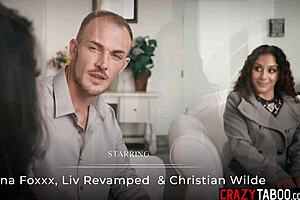 Ana Foxxx deepthroats in group fuck!