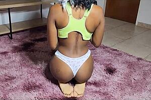 latina szűk seggel, hmm, csintalanul egyedül otthon. olyan forró, nem tudom abbahagyni!