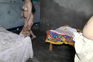 सौतेला भाई सुंदर स्टेपसिस्टर को हिंदी में चोदता है, ऊप्स!