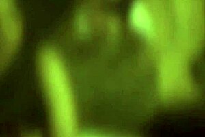 性感棕发美女享受仪式性爱狂欢