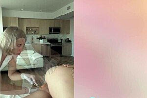 Русская секси-красотка раздвигает ноги и показывает бритую пизду