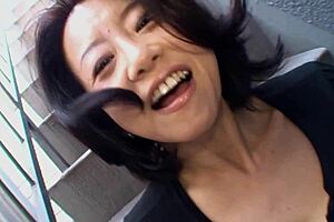 操性感日本熟女，大奶穿高跟鞋