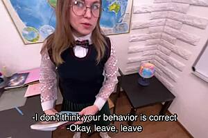 이 욕망 가득한 감독이 금기 가족 역할로 유혹하는 거야?