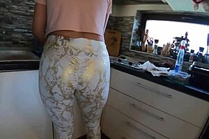 Stepmom cheats in leggings, gets cum covered