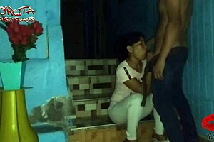 sexy charapita mamando y cogiendo en la escalera, assfucking oral anal homemade