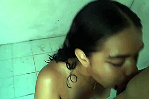 I folled my stepsister in the shower of my stepmom.