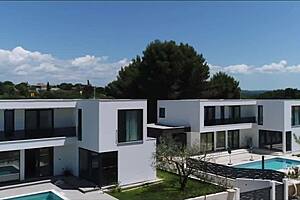 Hot Therapist Mom Helps with Divorce Handjob