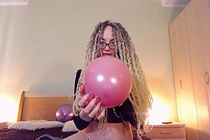custom balloon video with curvy mommy