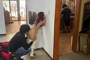 mi amigo se folla a mi esposa a mis espalda en mi propia casa estoy celoso pero me gusta