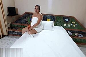 i gave a special room service at the hotel, ended with a hot milf banging.