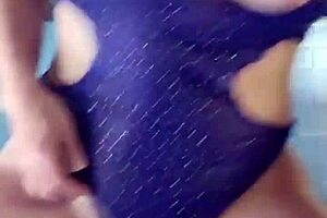 Milf española with huge clit, ready for some lesbian masturbation?