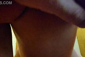 Мачуха соблазняет пасынка лосьоном на беременном пузе