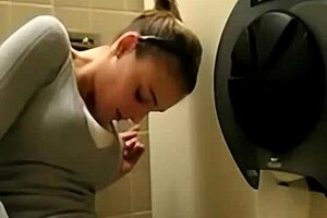 i cummin quickly in the toilet