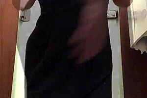 i'm angel lima masturbating with a plug in my ass at the mall