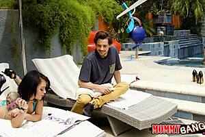 Isis Love and Holly Hendrix in threeway act.