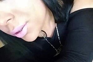 mmm, that milf lesbian kiss is so hot