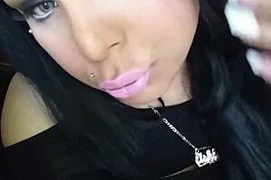 mmm, that milf lesbian kiss is so hot