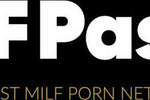 Sandy love enjoys pussylicking and anal play