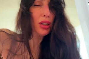 妻子在健身俱乐部遇到新朋友，事情变得有趣