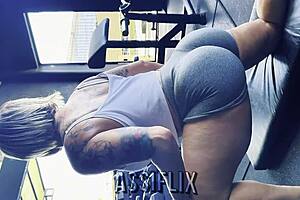 Blonde Gets Wet From Gym Stares