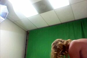 Savanna Brown Poses Nude For Horny Photographer!