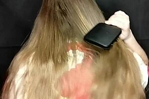 i came on stepmom's long hair 😏 she didn't mind