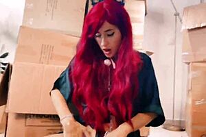 Hot Babe Seduces Neighbor To Lick Ass