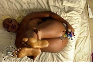 Look at that ebony girl masturbating in bed and squirting!