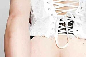 i'm this curvy colombian stepmom masturbatin' my wet pussy while my husband works, lovin' that virtual sex so much, i'm a beautiful latina whore in the usa