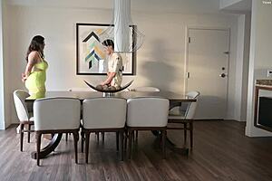 Engañé a la mamá infiel de amigos, la hice follarme duro