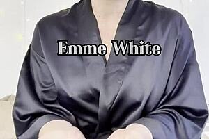 bubbly ass milf outdoor quickie.