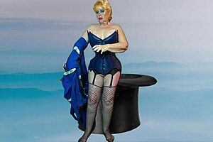 Dark magician granny casts spell with missionary drilling and creamy finish.