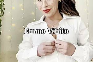 bubbly ass milf outdoor quickie.