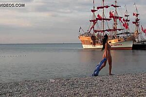 I'm a milf, stroll'n nude on the street, flash'n everyone.