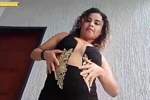 Albina E Morena Rabuda Rebolando Gostoso Dançando Funk De Quatro Peladinhas Encima Do Meu Carro E Cheia De Tesão.