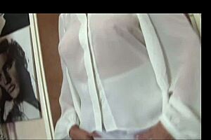 Шаловливая бабуля дразнит в прозрачном топе и комбинации! 😜