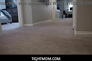 瘦小18+少女被继父猛操，想看吗？