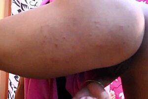 Indian desi big ass bhabhi in pink saree blows boyfriend in cheating housewife viral sex 😍