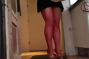 curvy blond seduced delivery guy for return fuck