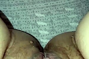 Una milf con la fica peloso e aperta sensual fetish sex pornstar