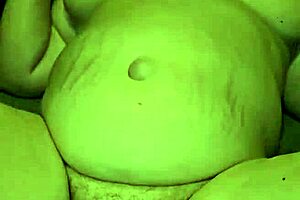 thick milf with a foot fetish, loving ass and feet 😍