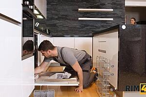 RIM4K HUBBY FORGETS MONEY AND GIRL PAYS HANDYMAN BY SEX