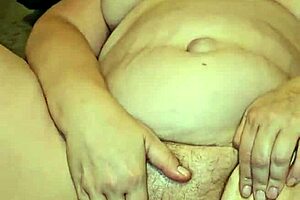 thick milf with a foot fetish, loving ass and feet 😍