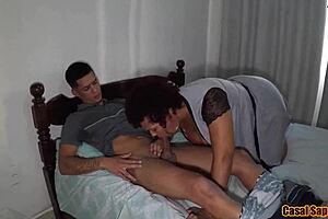 Meu Marido Saiu, Deixou Sobrinho Tímido Aos Meus Cuidados, Nerd Com Piroca Enorme Fode Bem