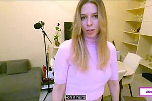 Teen Girl Uses Mom's Dildo For Orgasm